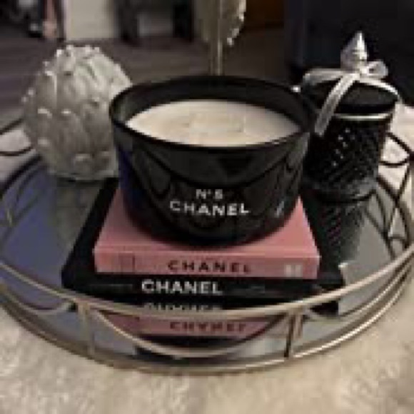 The Little Guide to Coco Chanel: Style to Live by | Chanel Coffee Table Book - Picture 11 of 11